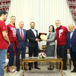 Avrupa Şampiyonu Yakın Doğu Üniversitesi Kadın Basketbol Takımı Tezarühatlarla Karşılandı Avrupa Şampiyonu Yakın Doğu Üniversitesi Kadın Basketbol Takımı Tezarühatlarla Karşılandı
