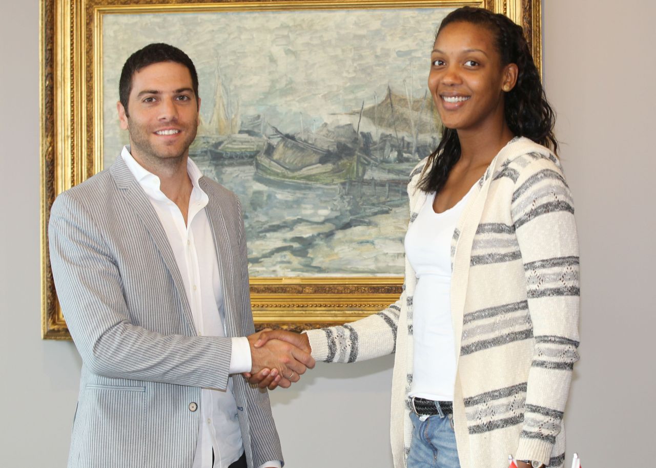 Düzenlenen İmza Töreniyle Angelica ROBINSON Yakın Doğu Üniversitesi Ailesine Katıldı