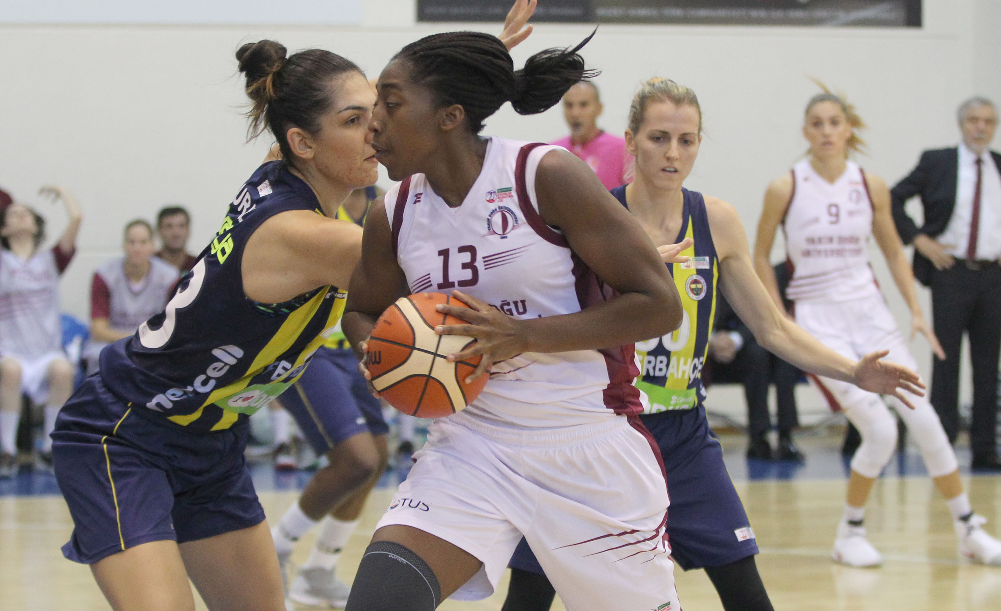 Çekişmeli Geçen Maç Fenerbahçe’nin… Yakın Doğu Üniversitesi: 58 - Fenerbahçe: 62