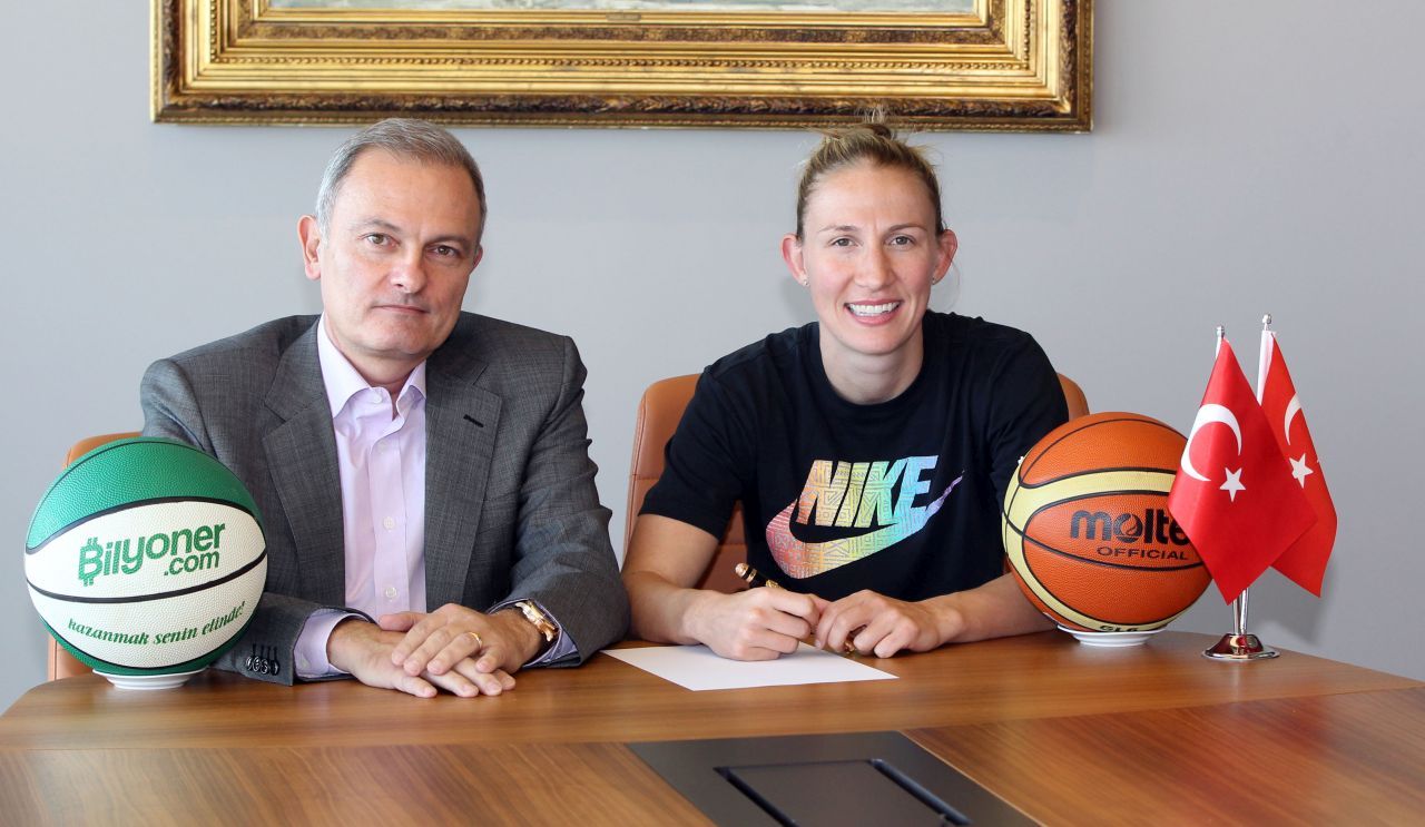 Yakın Doğu Üniversitesi’nin Oyun Kurucusu Courtney VANDERSLOOT’tan 3 Yıllık İmza