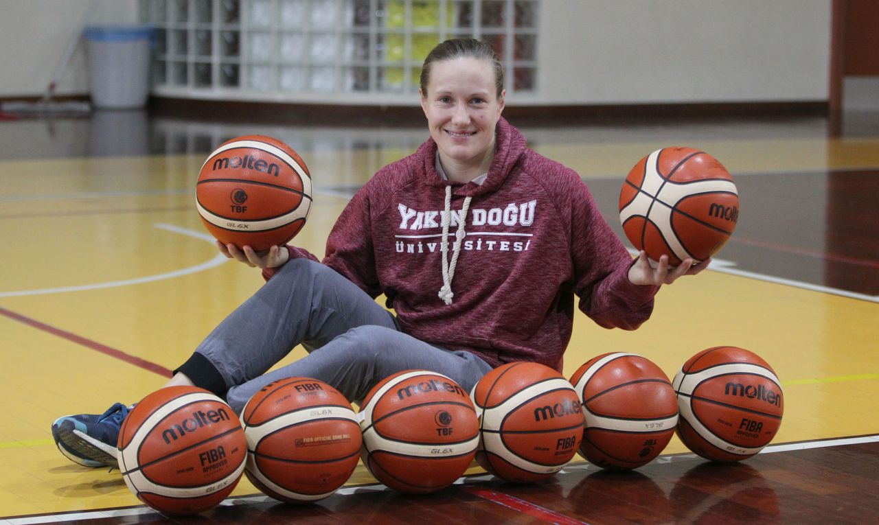 Yakın Doğu Üniversitesi Kadın Basketbol Takımı Oyun Kurucusu Elin ELDEBRINK: “Sahada Akıllı ve Güçlü Olmak Lazım”