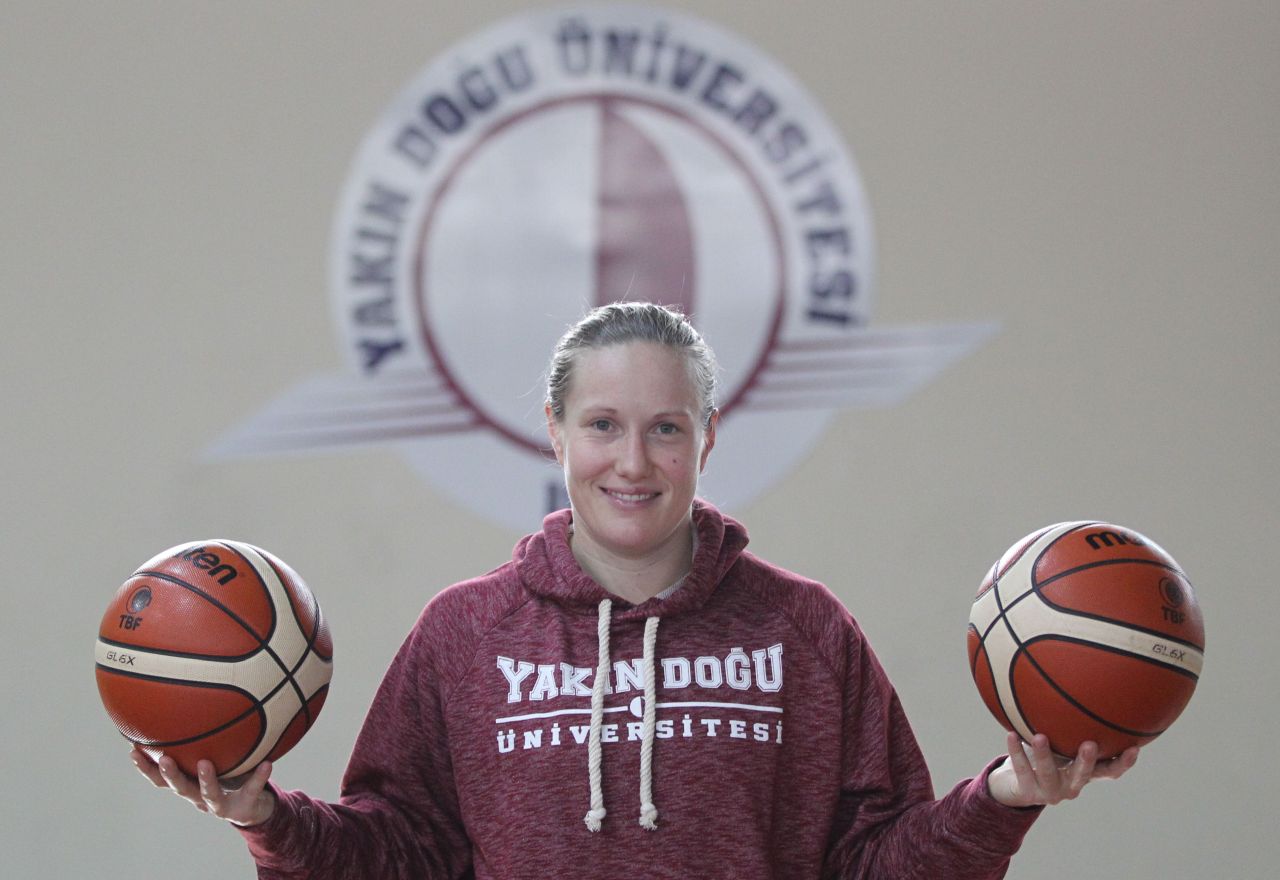 Yakın Doğu Üniversitesi Kadın Basketbol Takımı Oyun Kurucusu Elin ELDEBRINK: “Sahada Akıllı ve Güçlü Olmak Lazım”